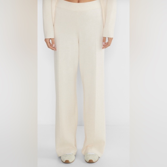 💕 NWT Aritzia The Group Souvenir Knit Wide Leg Pants - Picture 1 of 7